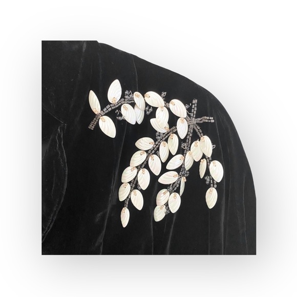 Vintage 50’s: Bernetti ❁ Mother of Pearl Embellish Peplum Velvet Jacket ❁ Black - Picture 4 of 16